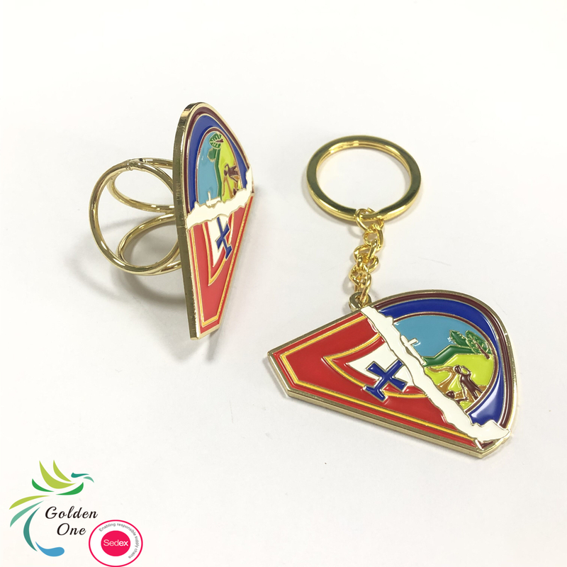 Pathfinder club hot selling custom logo metal badges brooch key ring shiny gold plating triangle shape metal keychain
