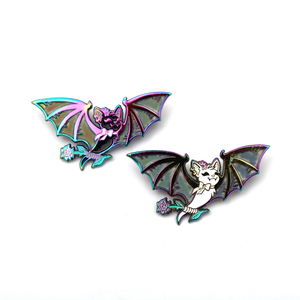 Iridescent-coated Halloween Brooch Featuring Soft Enamel Bat Design, Perfect for Trick-or-treating And Festive Decor