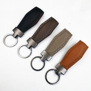 Custom Logo PU Leather Keychain for Car Keys - Fashionable Luxury Personalized Accessories with Hot Stamping & UV Printing
