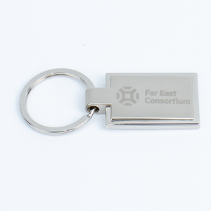 Modern Matte Silver Blank Keychain with A Safety Pull Ring for Easy Carrying. Customizable with Printed Or Laser-engraved Logos. Packaged in A Transparent Display Box