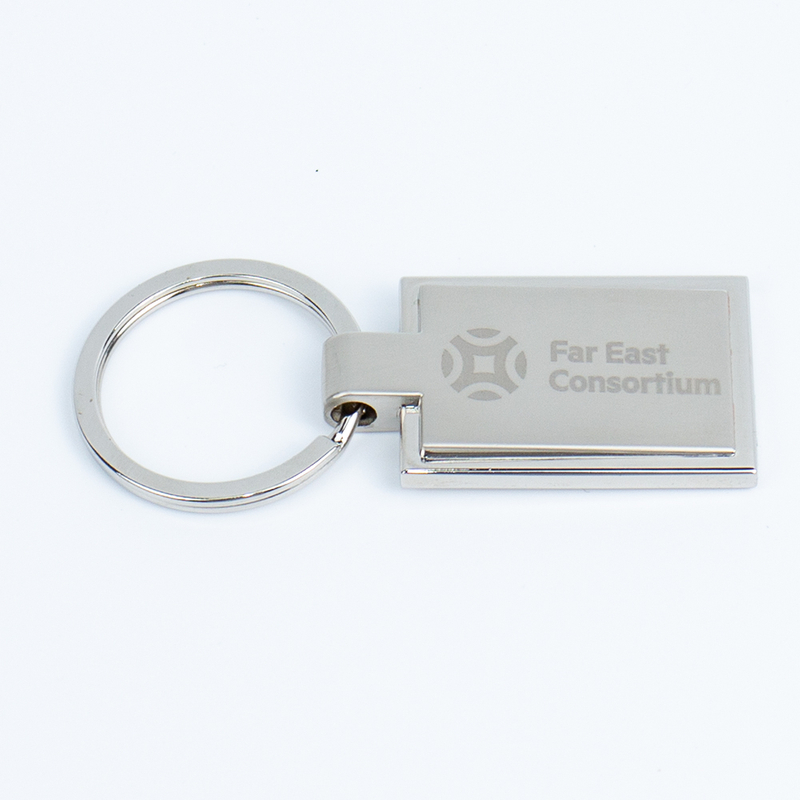 Modern Matte Silver Blank Keychain with A Safety Pull Ring for Easy Carrying. Customizable with Printed Or Laser-engraved Logos. Packaged in A Transparent Display Box