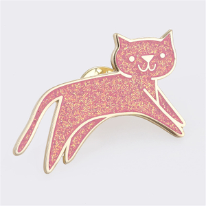 Antique-style Gold-plated Halloween Badge Featuring A Hard Enamel Cat Silhouette with Glitter-infused Resin Drip Accents. Ideal for Haunted House Souvenirs And Gothic-inspired Fashion Accessories