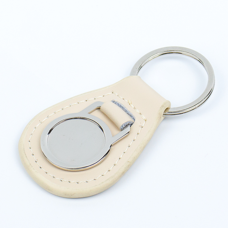 Antique Compass Design Leather Keychain, Dual-Side 3D Embossed Outdoor Key Ring with Matte Finish for Hiking Enthusiasts and Travel Souvenirs