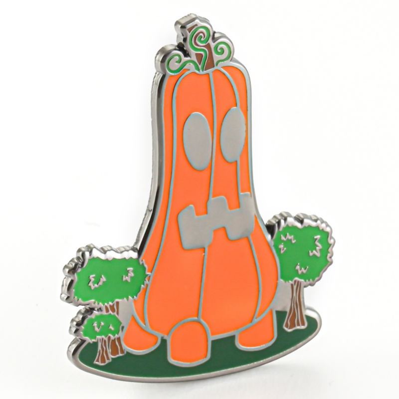 Silver-plated Halloween Lapel Pin Featuring A Glow-in-the-dark Pumpkin Ghost Design, Perfect for Nighttime Activities